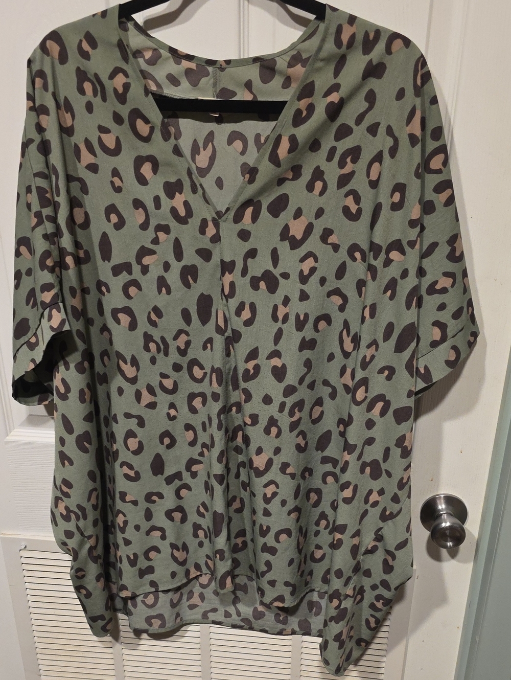 JODIFL Olive Green Leopard Print V-Neck Tunic